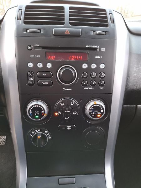 Suzuki Grand Vitara 2.0 benzin  Rezervace - fotka 26 z 43