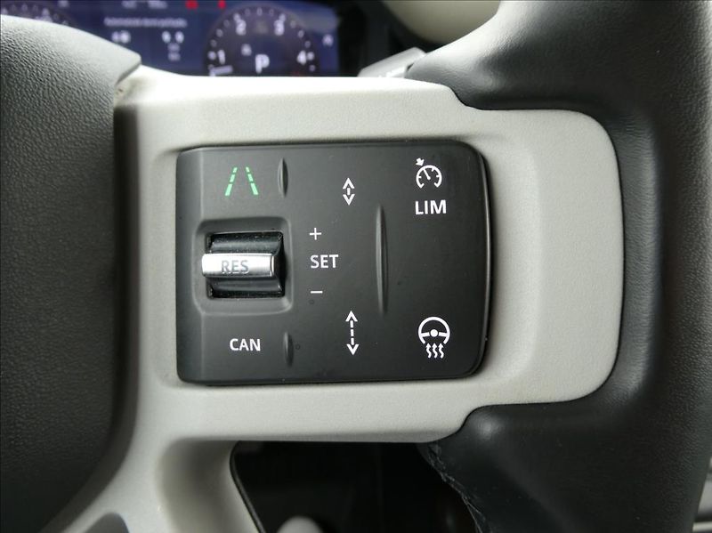 Land Rover Defender 3,0 D250 110 SE,1.maj,ČR,tažné - fotka 23 z 39