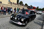 Na tradiční Lidický okruh dorazily desítky historických automobilů a motocyklů, které obdivovali návštěvníci z Kladna i širokého okolí.