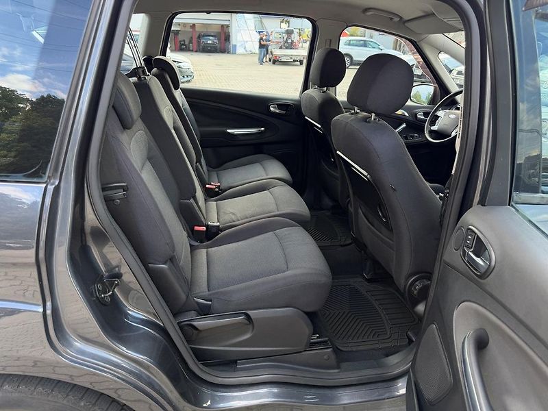 Ford S-MAX 1.8 TDCi 92 kW Titanium 7 míst - fotka 11 z 16