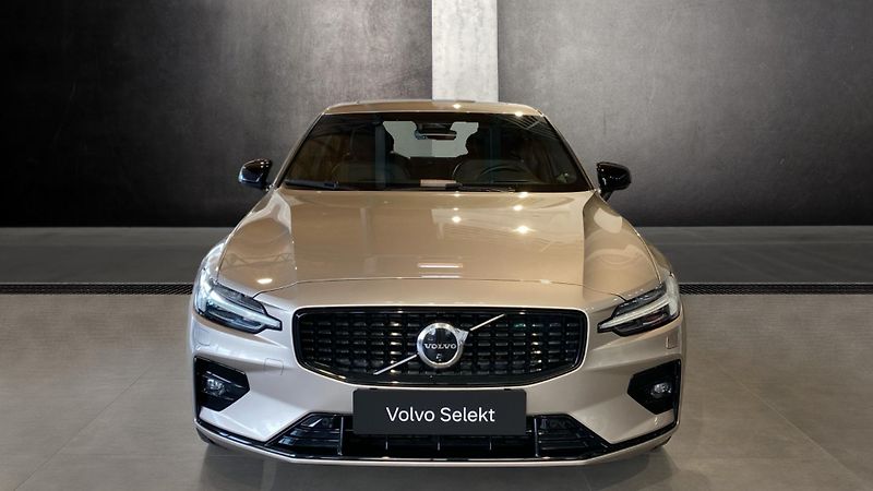 Volvo S60 ULTIMATE DARK, B5 AWD, 184+10 - fotka 3 z 36