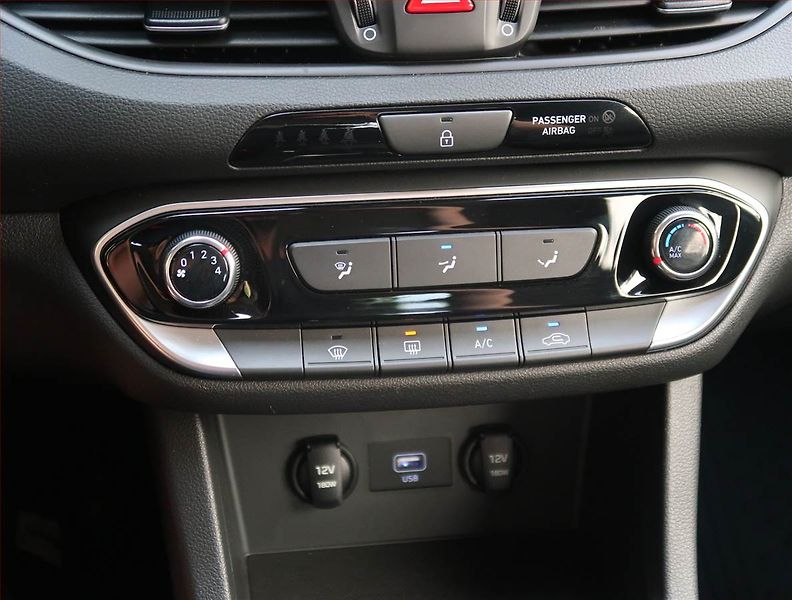 Hyundai i30 (2023) Komfort 1.0 T-GDI, ČR,1.maj - fotka 17 z 22