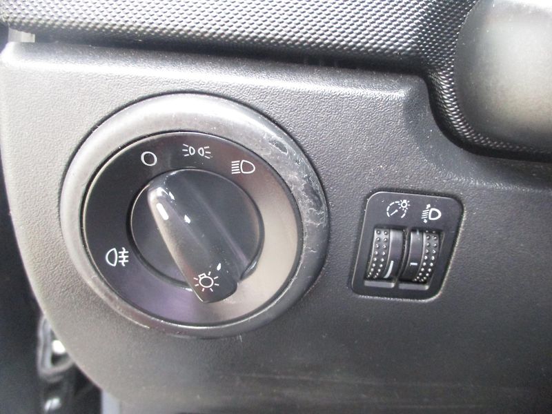 Volkswagen New Beetle 1.6i KLIMA NEHAVAROVANÉ - fotka 17 z 30
