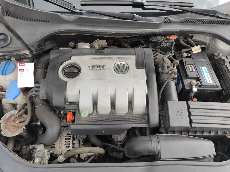 Volkswagen Golf 1.9 TDI Variant Trendline - fotka 19 z 26