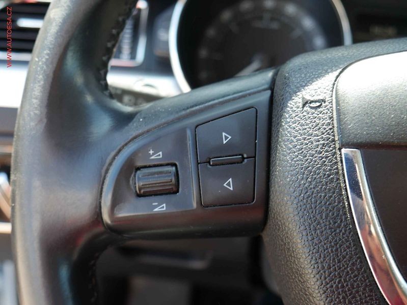 Škoda Superb (2012) 2.0 TDi, ČR, Ambition - fotka 15 z 22