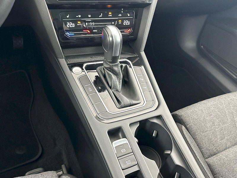 Volkswagen Passat (2023) Business 2.0 TSI 140kW DSG - fotka 21 z 29