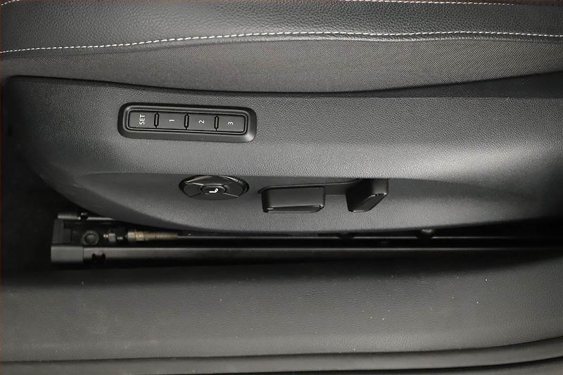 Škoda Superb (2025) 2.0 TDI, Sportline, HUD, Paměť - fotka 17 z 21