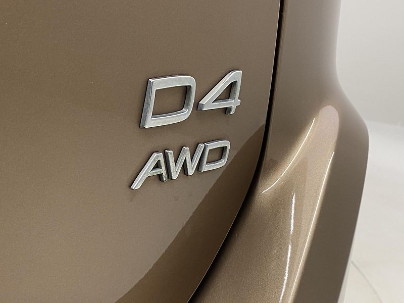 Volvo XC60 D4 AWD MOMENTUM CZ - fotka 34 z 45
