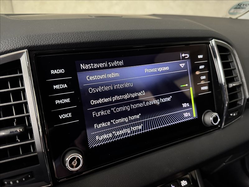 Škoda Karoq 1,5 TSi  DSG Style LED Kamera - fotka 29 z 46