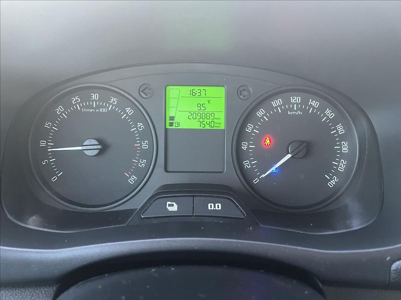 Škoda Fabia 1,6 TDi, Klima - fotka 13 z 17