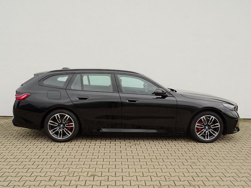 BMW Řada 5 530e xDrive Touring - fotka 5 z 6