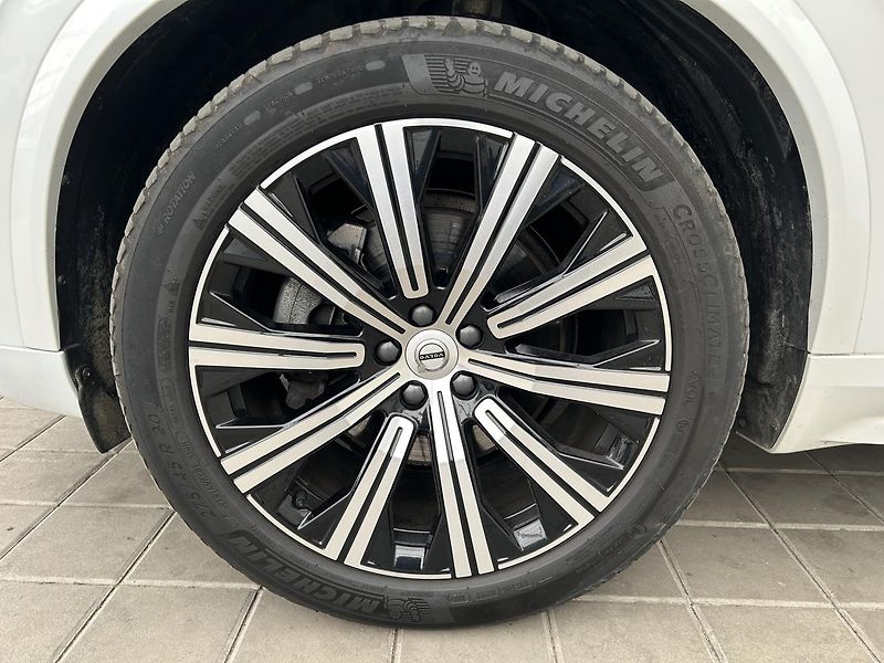 Volvo XC90 2.0 B5 4x4 ULTIMATE - fotka 10 z 35