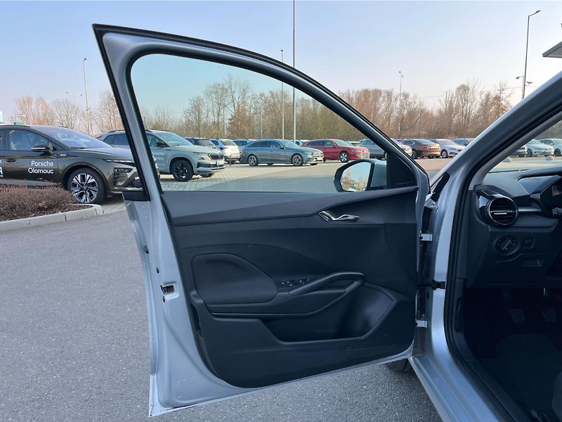 Škoda Fabia 1.0 TSI 70 kW TOP SELECTION - fotka 21 z 26