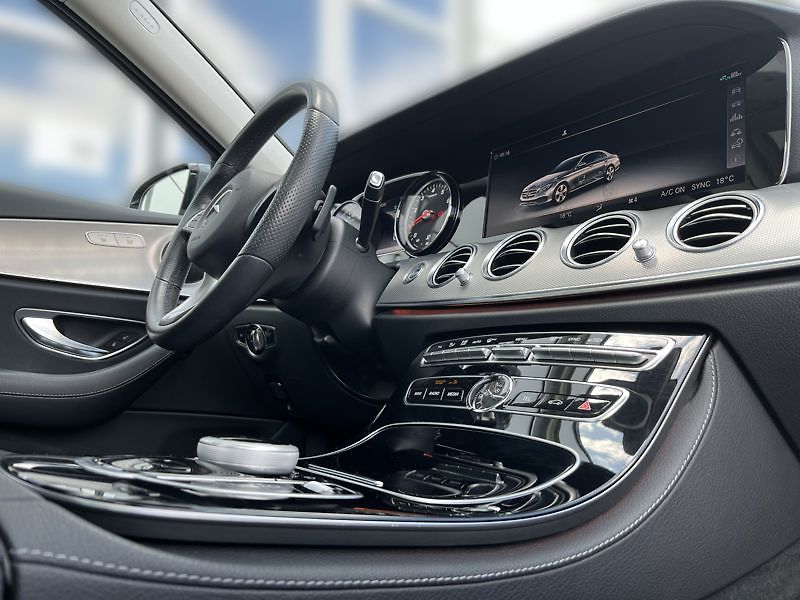 Mercedes-Benz Třídy E E-Třída 250 - fotka 17 z 23