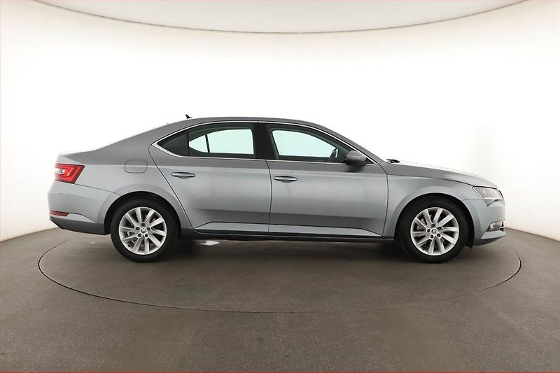 Škoda Superb (2019) Ambition 2.0 TDI, Automat - fotka 6 z 19
