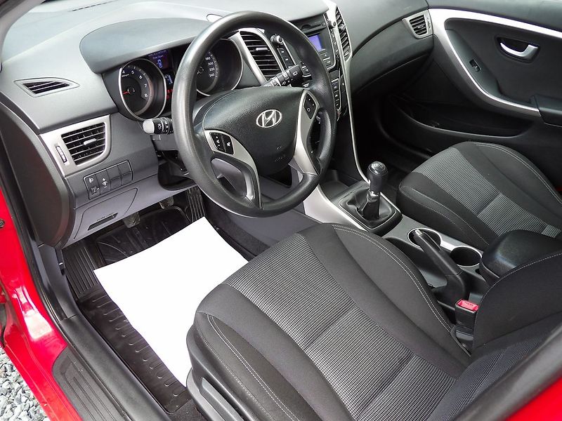 Hyundai i30 1.4i CVVT Trikolor ČR - fotka 13 z 28