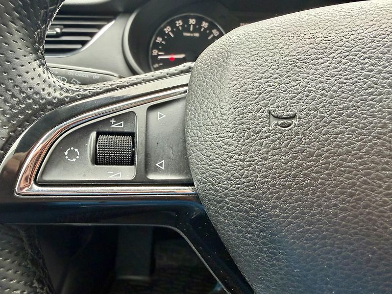 Škoda Octavia (2014) 2.0 TDI 110kW DSG ELEGANCE!!! - fotka 13 z 27
