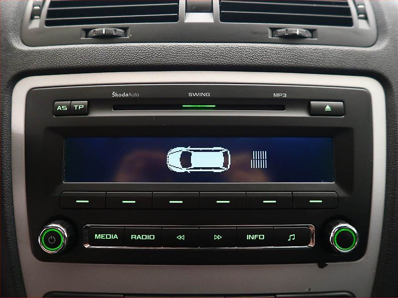 Škoda Octavia (2012) 1.2 TSI, Tempomat - fotka 15 z 15