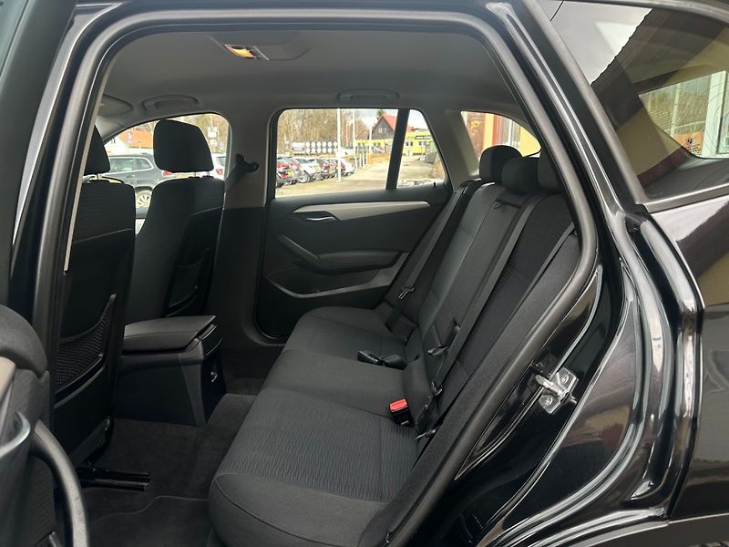 BMW X1 2.0D SDrive/Automat/95tisKM - fotka 12 z 27