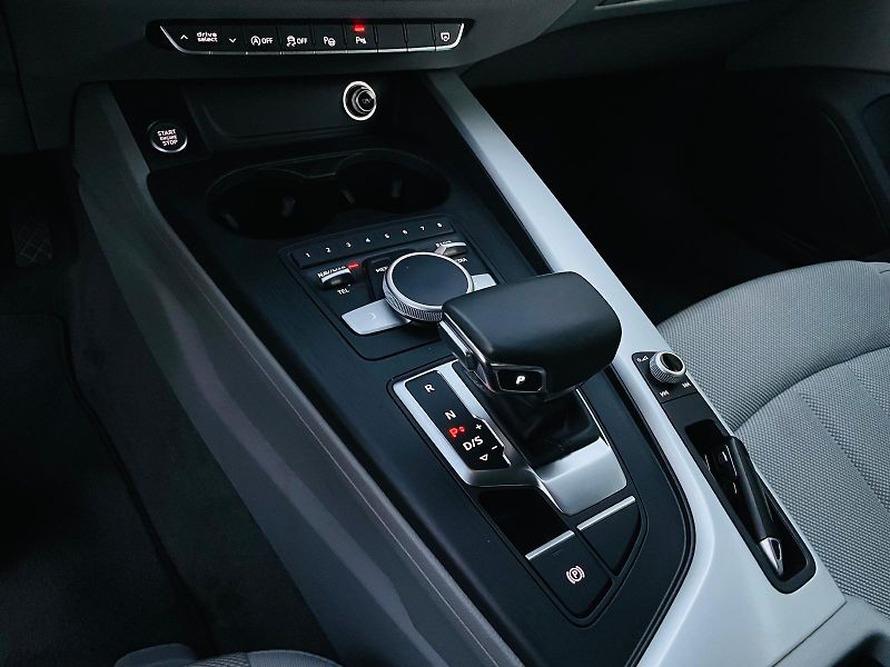 Audi A5 2.0i 140KW AUT KAMERY VÝHŘEV - fotka 42 z 52