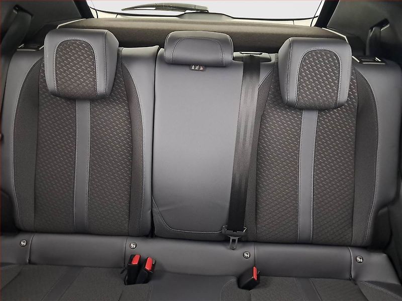 Peugeot 2008 (2020) 1.2 PureTech, Automat, ČR - fotka 10 z 18
