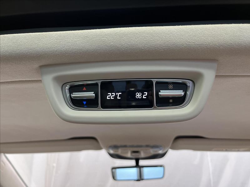 Mercedes-Benz Třídy V 300D 4MATIC EXCLUSIVE Airmatic - fotka 25 z 28