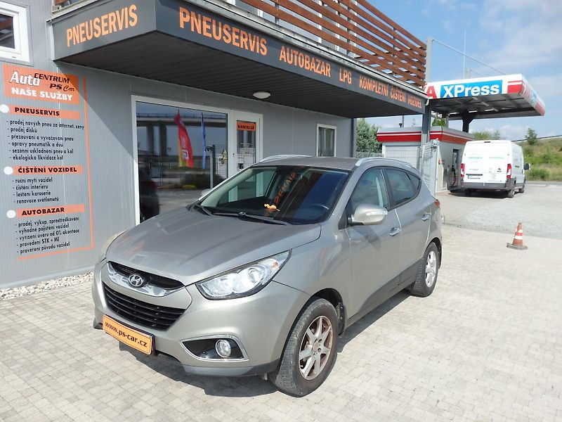 Hyundai ix35 2.0 16V DIGI. KLIMA,4X4, ZÁVĚS - fotka 1 z 16