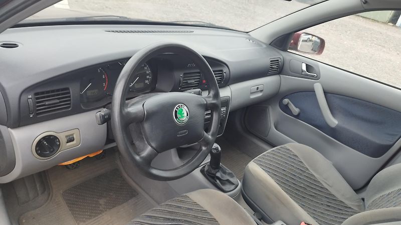 Škoda Octavia 1.6i,volat- 608 081 843 - fotka 12 z 15