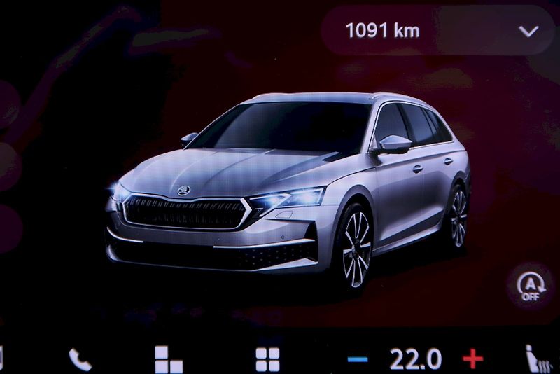 Škoda Octavia (2025) Combi SportLine 1,5 TSi m-HEV - fotka 20 z 32