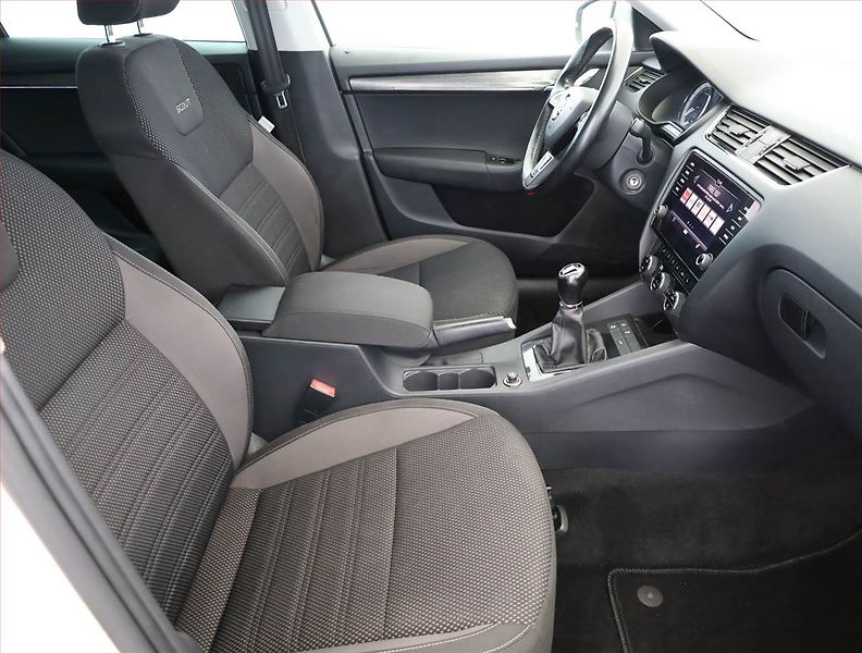 Škoda Octavia (2018) Scout 2.0 TDI, 4X4, Tempomat - fotka 7 z 21