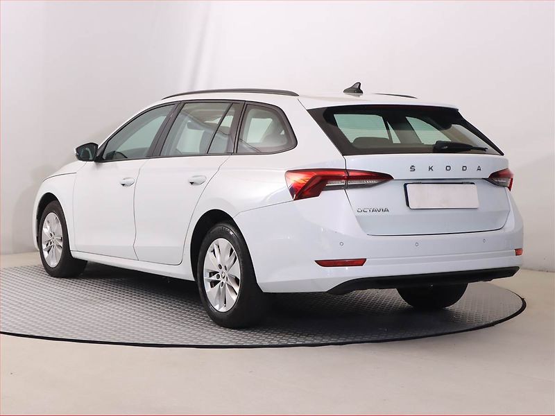 Škoda Octavia (2021) 2.0 TDI, Automat, Serv.kniha - fotka 4 z 24