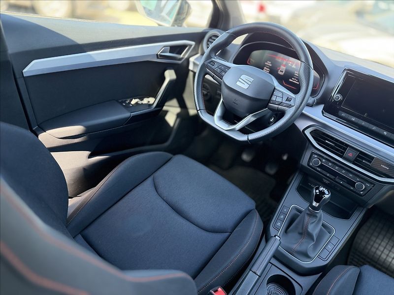 Seat Ibiza FR 70kW VIRTUAL 6tKm - fotka 29 z 35