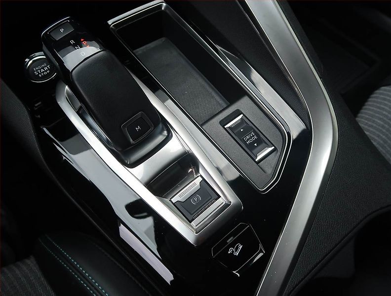 Peugeot 3008 (2022) 1.2 PureTech - fotka 12 z 17