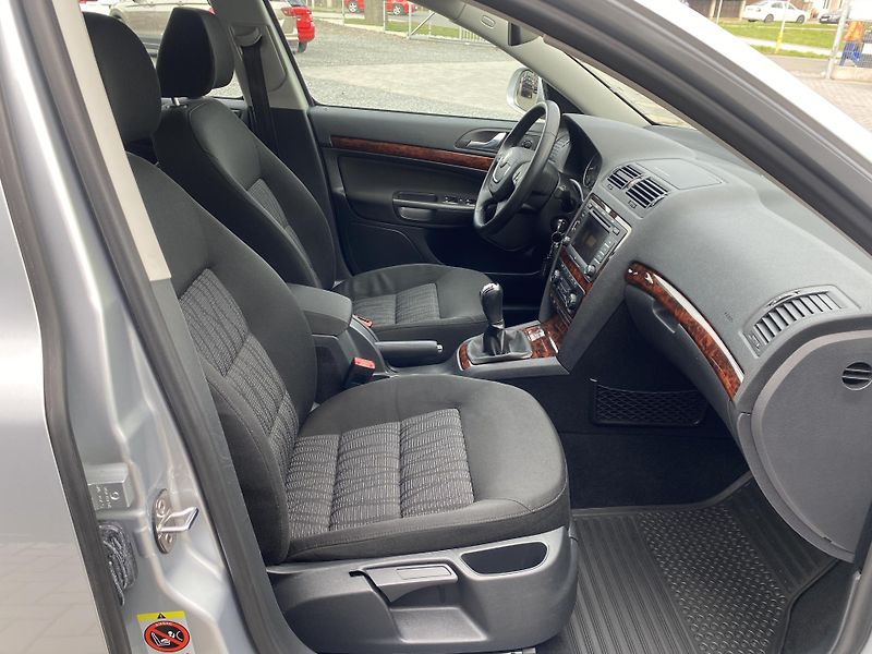 Škoda Octavia 1.4 TSI 90kW -ELEGANCE-PDC-ALU - fotka 40 z 44