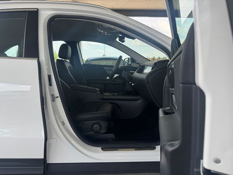 Mercedes-Benz GLA 220 4MATIC - fotka 18 z 20