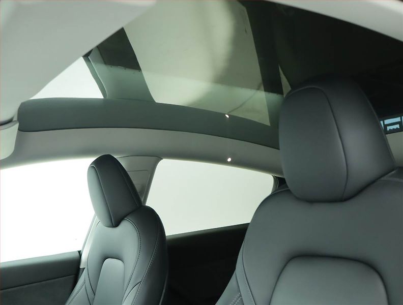 Tesla Model Y (2022) RWD LFP 60kWh, SoH 93% - fotka 18 z 21