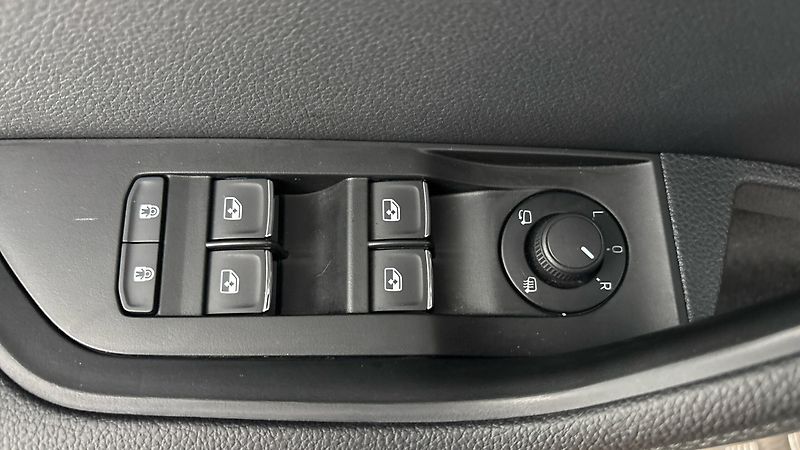 Škoda Superb 2.0 TDI DSG 4x4 L&K Combi - fotka 24 z 34