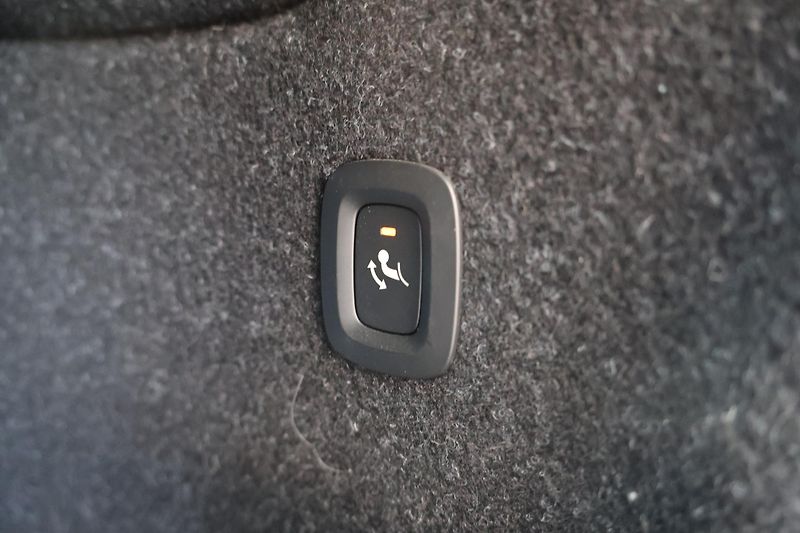 Volvo XC40 (2020) D3 AWD Inscription - fotka 22 z 24