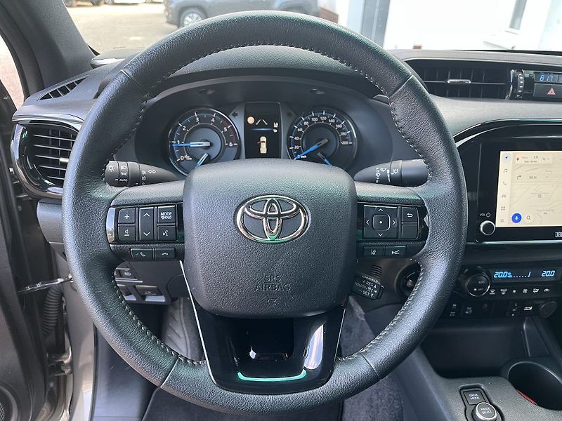 Toyota Hilux 2.8L Diesel  6 AT Invincible - fotka 13 z 29