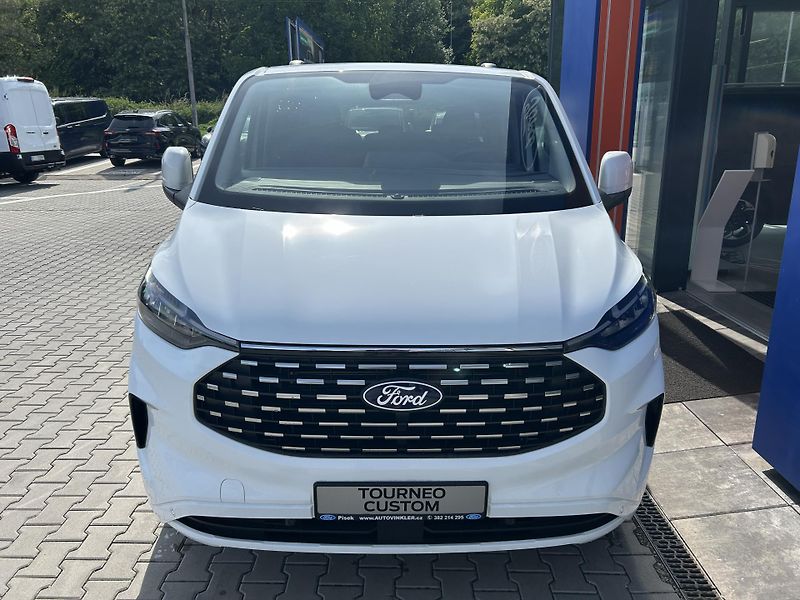 Ford Tourneo Custom Titanium L1 2.0 EcoBlue 110 kW - fotka 2 z 29