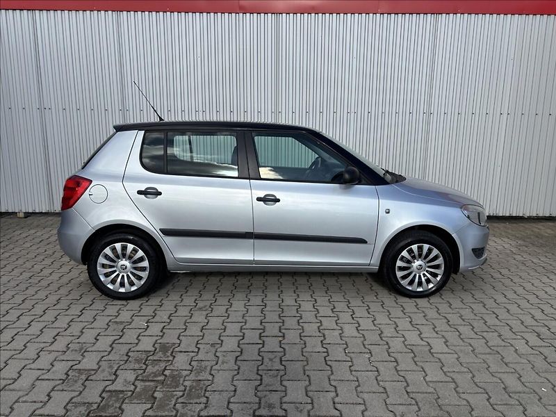 Škoda Fabia II 1,2i Ambition - fotka 10 z 11