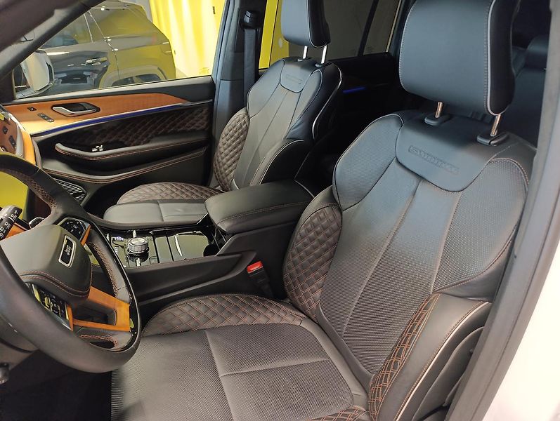 Jeep Grand Cherokee (2024) 4xe SUMMIT RESERVE PHEV - fotka 17 z 27