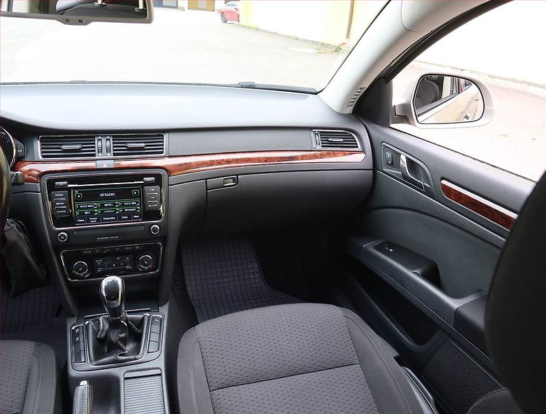 Škoda Superb (2011) 2.0 TDI, 4X4, Tempomat - fotka 8 z 21