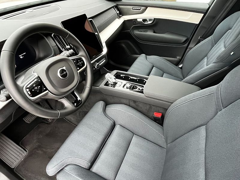 Volvo XC90 Plus Dark T8 AWD 335kW - fotka 15 z 31
