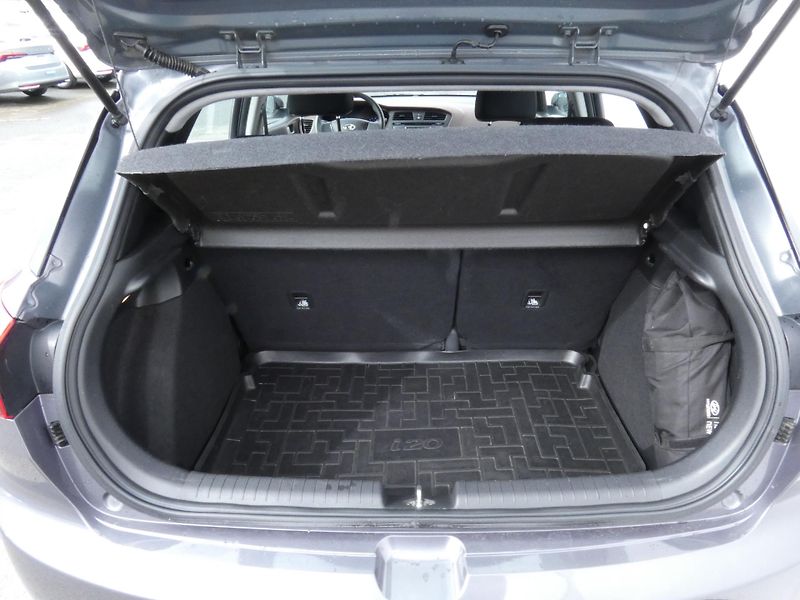 Hyundai i20 1,2 /55kW - fotka 16 z 30