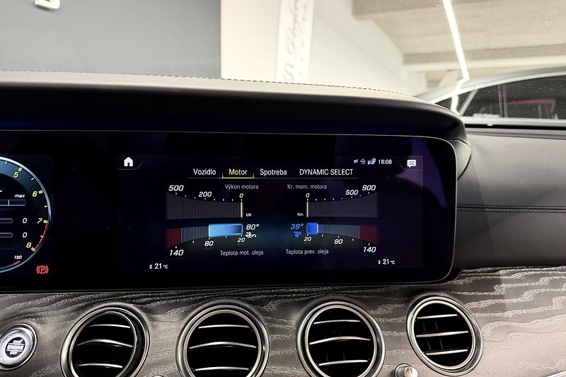 Mercedes-Benz Třídy E (2021) E 63s AMG 4Matic+ V8 Biturbo - fotka 86 z 124