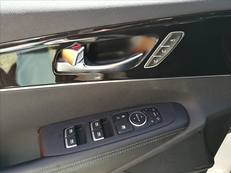 Kia Sorento 2,2 CRDi AWD ECOdynamics - fotka 16 z 27
