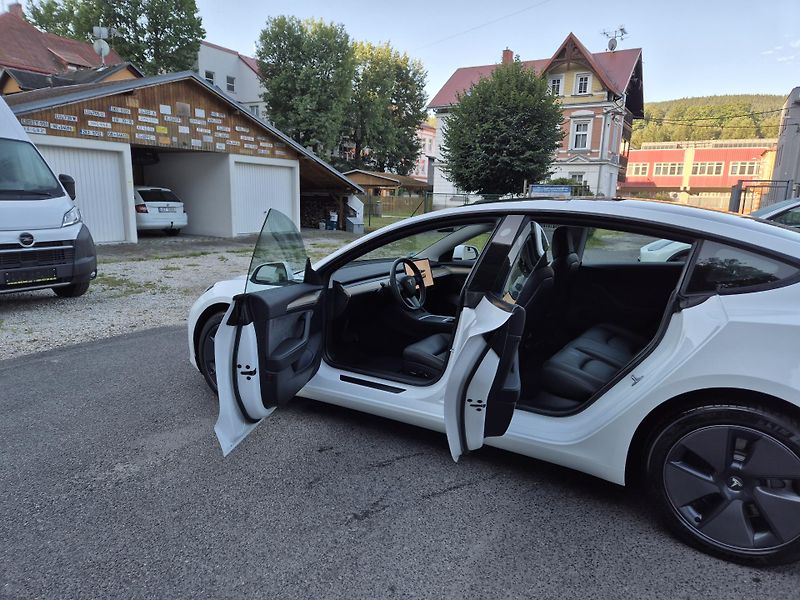 Tesla Model 3 LONG RANGE DUAL MOTOR TZ  95% - fotka 13 z 48