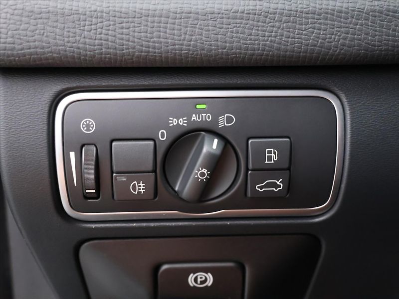 Volvo XC60 2,0 D4 140kW Aut. Summum - fotka 16 z 33