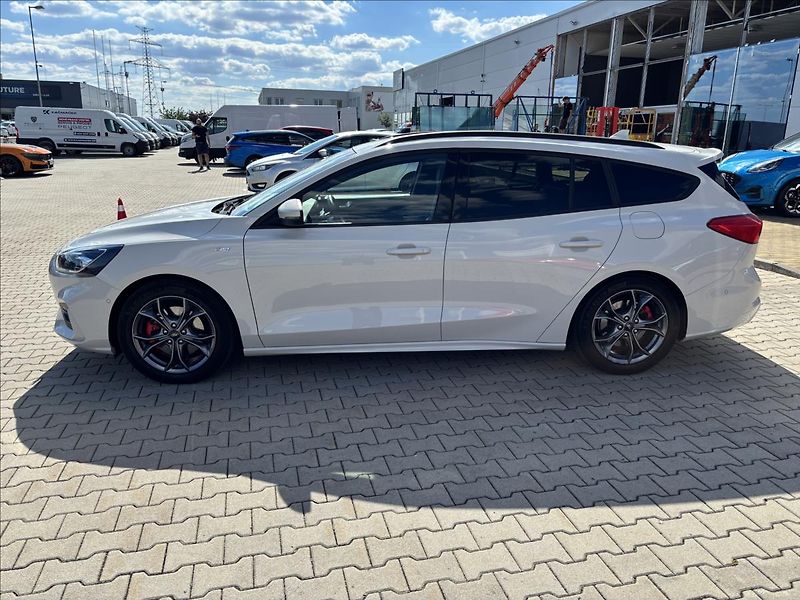 Ford Focus 1,5 EcoBlue 88 kW ST-line - fotka 2 z 43
